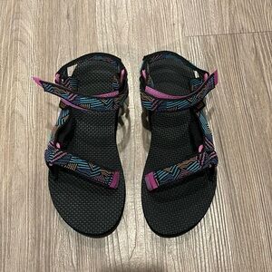 Woman’s size 8 Original Universal Teva Sandal